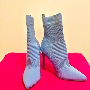 Elevate your style with the Steve Madden Maxwelle Ankle Boot for women.